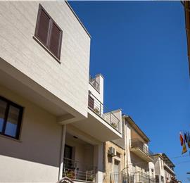 3 bedroom villa with jacuzzi, Castellammare del Golfo, sleeps 4-6